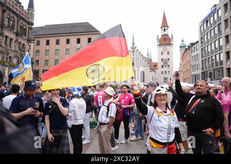 Deutschland-Fans am Marienplatz in München. Schottland wird am Ende des Abends beim Eröffnungsspiel der Euro 2024 gegen Deutschland antreten. Bilddatum: Freitag, 14. Juni 2024. Stockfoto