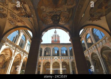 Das Archiginnasio ist eines der bedeutendsten Gebäude der Stadt Bologna. Es war Sitz der Universität und ist heute Sitz des Municipal Stockfoto