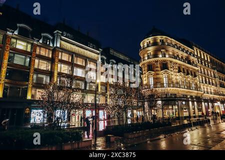 Paris, Frankreich - 26. Mai 2024: Das legendäre Kaufhaus Samaritane im Zentrum von Paris Stockfoto