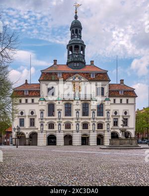 Die elgante Fassade des mittelalterlichen Rathauses von Lüneburg Stockfoto