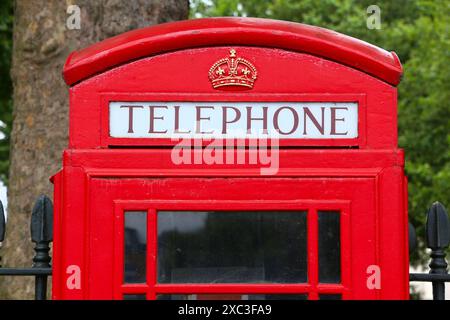 London phone Box - rotes Telefon Kiosk in Großbritannien. Stockfoto