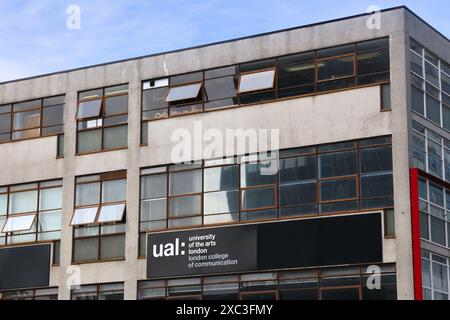 LONDON, Vereinigtes Königreich - 7. JULI 2016: University of the Arts (London College of Communication) in London, Vereinigtes Königreich. Die Universität hatte zwischen 2014 und 2015 17.775 Studenten. Stockfoto