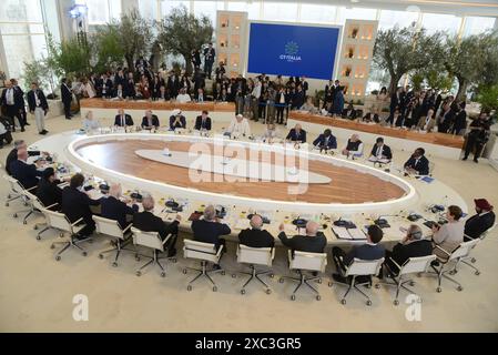 Bari, Italien. Juni 2024. Sitzung G7 Heiliger Vater und Outreach-Format bei Borgo Egnaza. Italien im Juni. 14, 2024. Gipfeltreffen G7 am zweiten Tag über Ai, Energie, Afrika. (Foto: Aleksy Witwicki/SIPA USA) Credit: SIPA USA/Alamy Live News Stockfoto