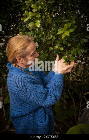 Gartenexperte BOB FLOWERDEW zu Hause Stockfoto