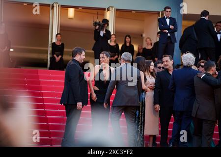 CANNES, FRANKREICH - 23. MAI: Adèle Exarchopoulos, Mallory Wanecque, Francois Civil, Vincent Lacoste besuchen den roten Teppich von L'amour Ouf in Fe Stockfoto