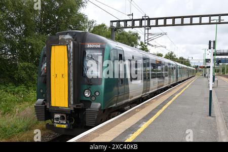 London Northwestern Railway Class 350/1 EMU Nummer 350106 im Rugeley Trent Valley, einsatzbereit 2I40, 09:50 nach Birmingham International Stockfoto