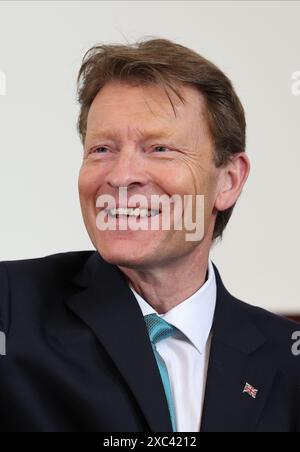 London, Großbritannien. Freitag, 14. Juni 2024. Richard Tice, Vorsitzender der Reform UK, spricht während einer Pressekonferenz im Wellington Hotel im Zentrum von London vor einer Pressekonferenz, während er sich auf dem Wahlkampfpfad der General Election befindet. Quelle: Isabel Infantes/EMPICS/Alamy Live News Stockfoto