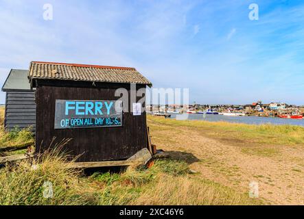 Holzschuppen Büro der Fähre über den Fluß Blyth aus Walberswick nach Southwold, Suffolk Coastal District, Suffolk, East Anglia UK Stockfoto