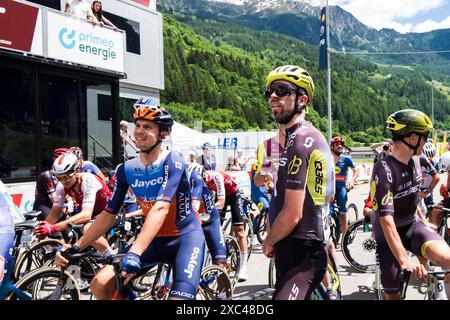 Schweiz, Kanton Tessin, Tour de Suisse 2024, Ambrì, Abfahrt der Bühne Stockfoto