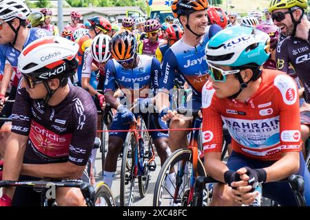 Schweiz, Kanton Tessin, Tour de Suisse 2024, Ambrì, Abfahrt der Bühne Stockfoto