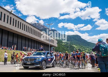 Schweiz, Kanton Tessin, Tour de Suisse 2024, Ambrì, Abfahrt der Bühne Stockfoto