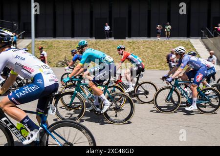 Schweiz, Kanton Tessin, Tour de Suisse 2024, Ambrì, Abfahrt der Bühne Stockfoto