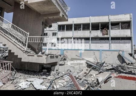 Khan Yunis, Palästinensische Gebiete. Juni 2024. Ein Überblick über die Zerstörung durch die israelische Armee in der Nachbarschaft Al-Qarara. Abed Rahim Khatib/dpa/Alamy Live News Stockfoto