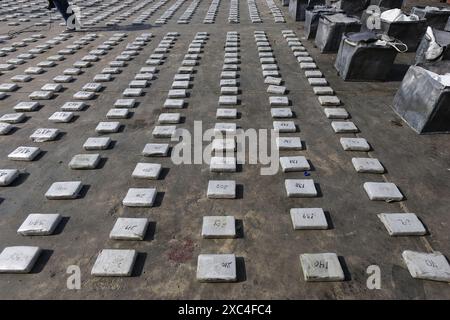 Maracaibo, Venezuela. 25/04/2013. Das venezolanische Militär beschlagnahmte Kokainpaneele, die in Containern durch den Hafen transportiert werden sollten. Foto Von. Jose Bula Stockfoto