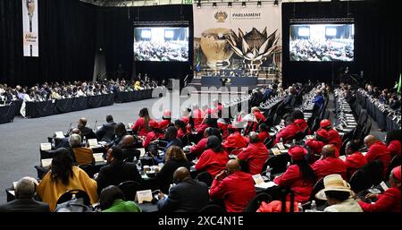 Kapstadt, Südafrika. Juni 2024. Die erste Sitzung der neuen Nationalversammlung von Südafrika findet am 14. Juni 2024 in Kapstadt, Südafrika, statt. Thoko Didiza, südafrikanischer Landwirtschaftsminister, wurde am Freitag zum Sprecher der Nationalversammlung gewählt. Quelle: Xabiso Mkhabela/Xinhua/Alamy Live News Stockfoto