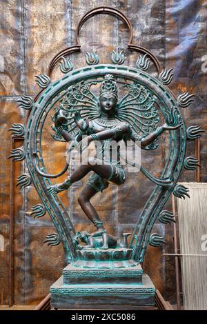 Idol von Nataraja, stellt die hinduistische Gottheit Shiva in seiner Form als kosmischer Tänzer dar, in tanzender Position. Stockfoto