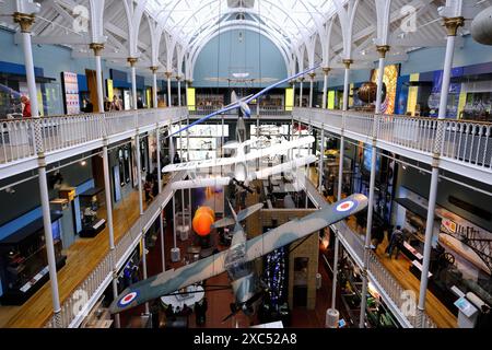 Flugzeuge, die in Wissenschafts- und Technikgalerien ausgestellt werden. National Museum of Scotland.Edinburgh.Scotland.United Kingdom Stockfoto