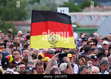 Fussball UEFA EURO 2024 Gruppenphase 1. Spieltag Eroeffnungsspiel Deutschland - Schottland am 14.06.2024 in der München Fussball Arena in München Deutschland Fahne/Flagge Foto: Revierfoto Credit: ddp Media GmbH/Alamy Live News Stockfoto