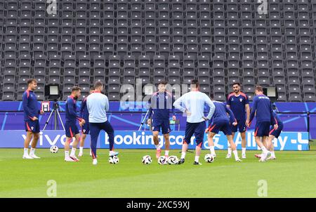 Berlin, Deutschland. Juni 2024. Kroatische Spieler laufen während des offenen Trainings vor dem Gruppenspiel der UEFA EURO 2024 Spanien gegen Kroatien im Olympiastadion in Berlin. Quelle: Oleksandr Prykhodko/Alamy Live News Stockfoto