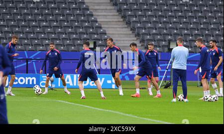 Berlin, Deutschland. Juni 2024. Kroatische Spieler laufen während des offenen Trainings vor dem Gruppenspiel der UEFA EURO 2024 Spanien gegen Kroatien im Olympiastadion in Berlin. Quelle: Oleksandr Prykhodko/Alamy Live News Stockfoto