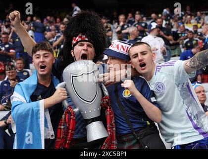 München, Deutschland. Juni 2024. Schottische Fans im Stadion während des UEFA-Europameisterspiels in der Allianz Arena in München. Der Bildnachweis sollte lauten: David Klein/Sportimage Credit: Sportimage Ltd/Alamy Live News Stockfoto