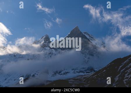 Berg in Nepal, Annapurna Base Camp, Machapuchare Mountain, Annapurna Trekking, Reisen in Nepal, die Schönheit Nepals Stockfoto