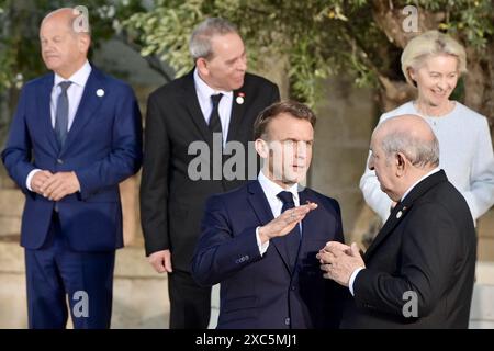 Toasts, . Juni 2024. Frankreichs Präsident Emmanuel Macron spricht mit dem algerischen Präsidenten Abdelmadjid Tebboune während des G7-Gipfels in Borgo Egnazia (Brindisi), Italien, am 14. Juni 2024. Der französische Präsident Emmanuel Macron spricht mit dem algerischen Präsidenten Abdelmadjid Tebboune Borgo Egnazia (Brindisi), Italien, 14. Juni 2024. Quelle: Unabhängige Fotoagentur/Alamy Live News Stockfoto