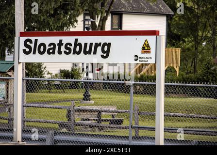 Ausschilderung der U-Bahn-Station Sloatsburg North auf Port Jervis Line (NJT MTA New Jersey Transit) Stockfoto