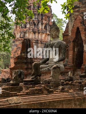 Ein Bild einer Buddha-Statue im Wat Mahathat-Tempel. Stockfoto