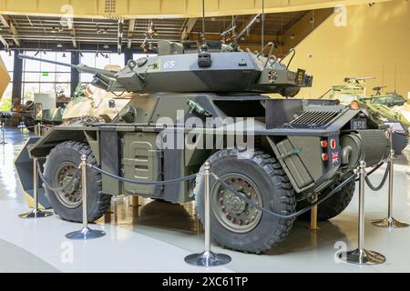 Royal Tank Museum, Amman, Jordanien – 4. Mai 2024: Klassisches britisches Kampffahrzeug FV721 Fox im Royal Tank Museum in Jordanien Stockfoto