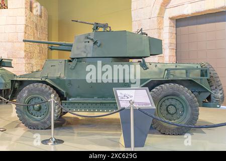 Royal Tank Museum, Amman, Jordanien - 4. Mai 2024: Restaurierter Panzerwagen des britischen Marmon-Herrington im Royal Tank Museum in Jordanien ausgestellt Stockfoto