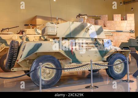 Royal Tank Museum, Amman, Jordanien - 4. Mai 2024: Restaurierter Panzerwagen des britischen Marmon-Herrington im Royal Tank Museum in Jordanien ausgestellt Stockfoto