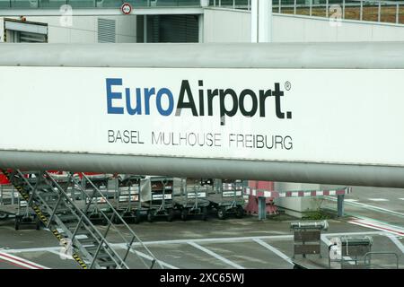 EuroAirport Flughafen Basel Mulhouse Freiburg , Flug, reisen, fliegen, in Saint-Louis, Elsass , Frankreich . Juni 2024. Stockfoto