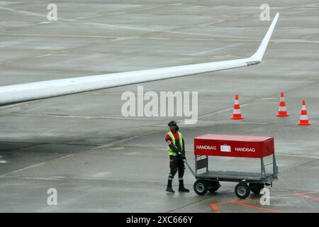 EuroAirport Flughafen Basel Mulhouse Freiburg , Flug, reisen, fliegen, in Saint-Louis, Elsass , Frankreich . Juni 2024. Stockfoto