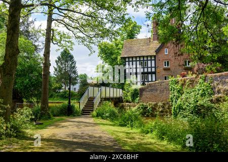 Die Alphabet Bridge und das Worsley Packet House am Bridgewater Canal in Worsley, Salford, Greater Manchester, England, Großbritannien Stockfoto