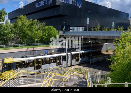 Die Co-op Live Arena von der Straßenbahnhaltestelle Etihad Campus Metrolink in Manchester, England, Großbritannien Stockfoto