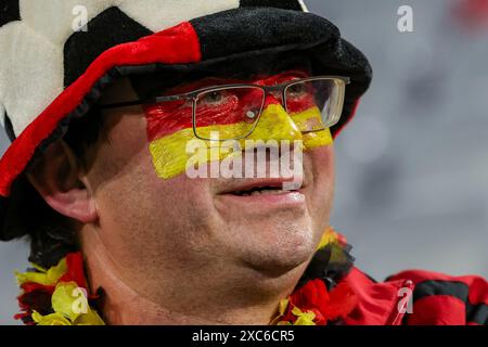 München, Deutschland. Juni 2024. Fußball, UEFA Euro 2024, Europameisterschaft, Deutschland - Schottland, Vorrunde, Gruppe A, Spieltag 1, Football Arena München. Ein Deutschland-Fan hat die schwarzen, roten und goldenen Streifen auf sein Gesicht gemalt. Quelle: Christian Charisius/dpa/Alamy Live News Stockfoto