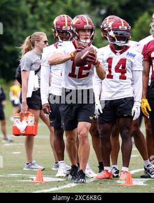 Washington Commanders Wide Receiver Luke McCaffrey (12) führte am 11. Juni 2024 Übungen im Mini Camp im OrthoVirginia Training Center im Commanders Park in Ashburn VA durch (Alyssa Howell für Image of Sport) Stockfoto