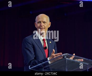 Detroit, Michigan, USA. Juni 2024. Senator Rick Scott spricht auf der Wendepunkt Action People's Convention in Detroit, Michigan, am Freitag, den 14. Juni 2024. (Kreditbild: © Dominic Gwinn/ZUMA Press Wire) NUR REDAKTIONELLE VERWENDUNG! Nicht für kommerzielle ZWECKE! Stockfoto