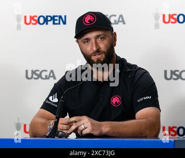 Pinehurst, North Carolina, USA. Juni 2024. Jon Rahm aus Spanien während der Übungsrunde für die 124. U.S. Open am 11. Juni 2024 im Pinehurst Resort & Country Club (Kurs Nr. 2) in Pinehurst, North Carolina. (Kreditbild: © Timothy L. Hale/ZUMA Press Wire) NUR REDAKTIONELLE VERWENDUNG! Nicht für kommerzielle ZWECKE! Stockfoto