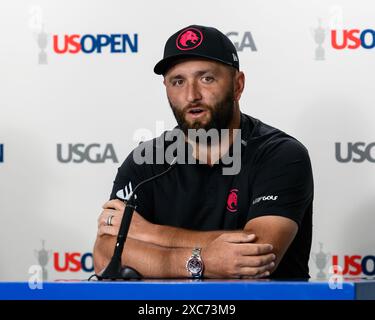 Pinehurst, North Carolina, USA. Juni 2024. Jon Rahm aus Spanien während der Übungsrunde für die 124. U.S. Open am 11. Juni 2024 im Pinehurst Resort & Country Club (Kurs Nr. 2) in Pinehurst, North Carolina. (Kreditbild: © Timothy L. Hale/ZUMA Press Wire) NUR REDAKTIONELLE VERWENDUNG! Nicht für kommerzielle ZWECKE! Stockfoto