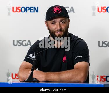 Pinehurst, North Carolina, USA. Juni 2024. Jon Rahm aus Spanien während der Übungsrunde für die 124. U.S. Open am 11. Juni 2024 im Pinehurst Resort & Country Club (Kurs Nr. 2) in Pinehurst, North Carolina. (Kreditbild: © Timothy L. Hale/ZUMA Press Wire) NUR REDAKTIONELLE VERWENDUNG! Nicht für kommerzielle ZWECKE! Stockfoto