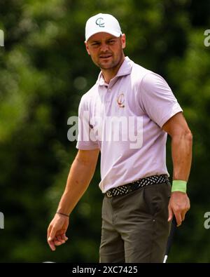 Pinehurst, North Carolina, USA. Juni 2024. Martin Kaymer aus Deutschland beobachtet seinen Putt auf dem zweiten Grün während der Übungsrunde am Mittwoch für die 124. U.S. Open am 12. Juni 2024 im Pinehurst Resort & Country Club (Kurs Nr. 2) in Pinehurst, North Carolina. (Kreditbild: © Timothy L. Hale/ZUMA Press Wire) NUR REDAKTIONELLE VERWENDUNG! Nicht für kommerzielle ZWECKE! Stockfoto