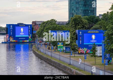 Anlässlich der Fußball-Europameisterschaft 2024 wird am Freitag, den 14. Juni, in Frankfurt die größte Fanzone Hessens eröffnet Stockfoto