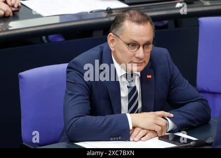 Tino Chrupalla, Bundesvorsitzender der AfD und Fraktionsvorsitzender der AfD, während einer Sitzung des Bundestages, Berlin, 13. Juni 2024, Berlin Stockfoto