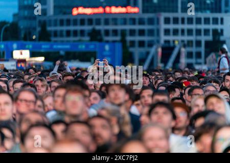 Herz in der Menge, Fans, Liebe, Love GER, Deutschland vs Schottland, Public Viewing, Fanzone Hamburg, Eroeffnungsspiel, Fan Festival, UEFA EURO 2024, 14.06.2024 Foto: Eibner-Pressefoto/Maximilian Vincen Stockfoto