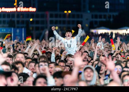 Jubel nach dem vierten Tor, Fans, Jubel, Freude, Fan in der Menge GER, Deutschland vs Schottland, Public Viewing, Fanzone Hamburg, Eroeffnungsspiel, Fan Festival, UEFA EURO 2024, 14.06.2024 Foto: Eibner-Pressefoto/Maximilian Vincen Stockfoto