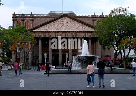 GUADALAJARA, JALISCO, MEXIKO: Nach zehn Jahren Bauzeit wurde das Teatro Degollado mit seinen korinthischen Säulen am 13. September 1866 eingeweiht. Stockfoto