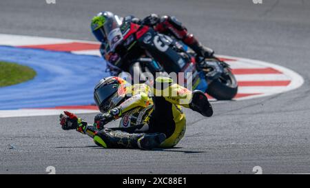 Misano Adriatico, Italien. Juni 2024. NÂ°29 Andrea Iannone ITA Ducati Panigale V4R TEAM GO ELF - Crash während Pirelli Emilia Romagna Runde - Tissot Superpole, World Superbike - SBK Rennen in Misano Adriatico, Italien, 15. Juni 2024 Credit: Independent Photo Agency/Alamy Live News Stockfoto