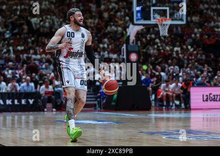 Isaia Cordinier #00 von Virtus Segafredo Bologna in Aktion während des LBA Lega Basket A Finals 2024 Spiel 4 zwischen EA7 Emporio Armani Milan und Virtus Segafredo Bologna im Unipol Forum. Endergebnis: Milano 85:73 Virtus Bologna. Stockfoto